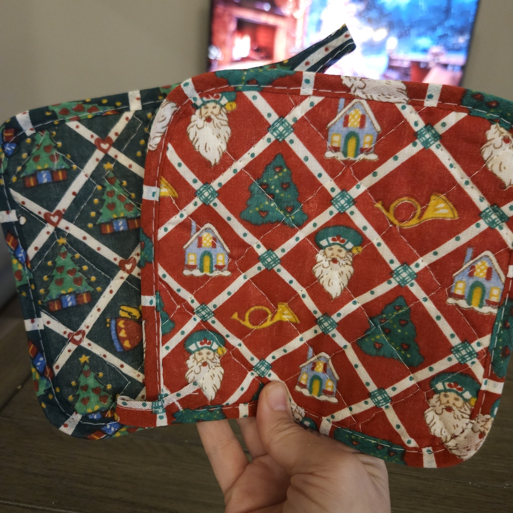 Vintage Christmas Pot Holder/Hot Pad Set